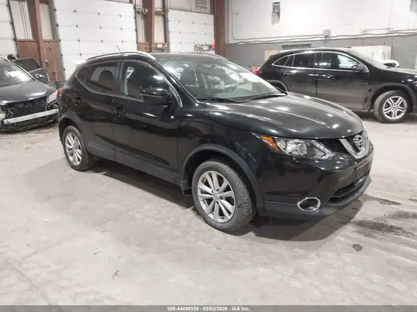 JN1BJ1CR1HW137031 2017 NISSAN ROGUE - Image 1