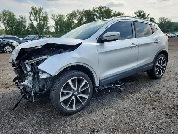 JN1BJ1CR1HW140561 2017 NISSAN ROGUE - Image 1