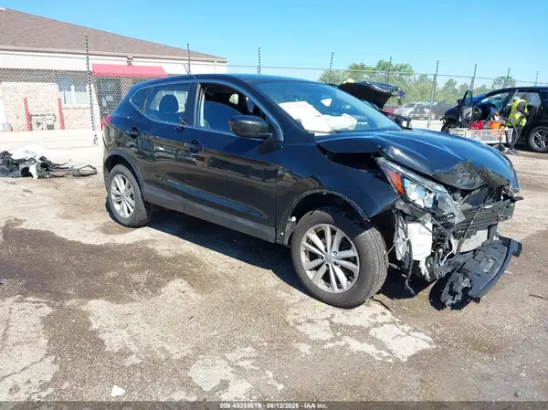 JN1BJ1CR1HW142732 2017 NISSAN ROGUE - Image 1