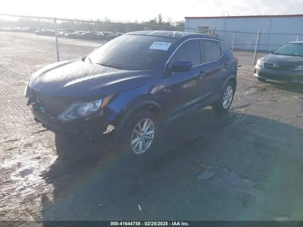 JN1BJ1CR1JW203048 2018 NISSAN ROGUE - Image 2