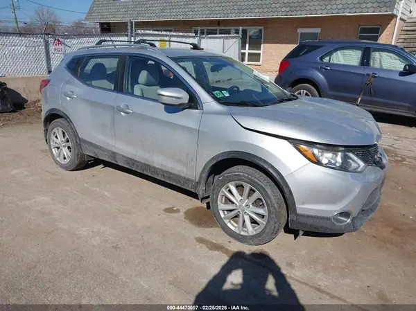 JN1BJ1CR1JW208170 2018 NISSAN ROGUE - Image 1