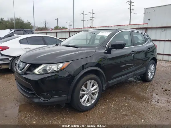JN1BJ1CR1JW252752 2018 NISSAN ROGUE - Image 2