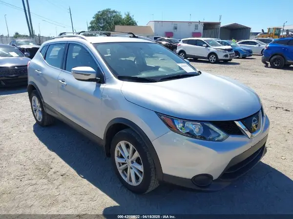 JN1BJ1CR1JW253853 2018 NISSAN ROGUE - Image 1