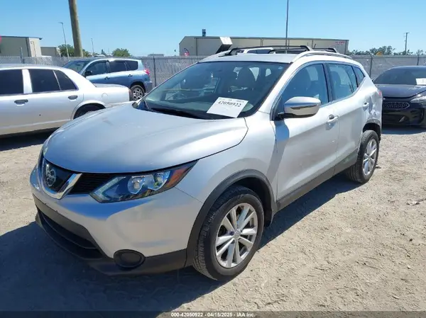 JN1BJ1CR1JW253853 2018 NISSAN ROGUE - Image 2