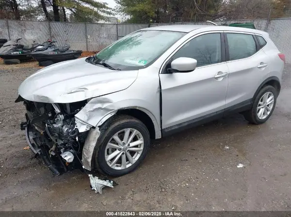 JN1BJ1CR1JW253903 2018 NISSAN ROGUE - Image 2