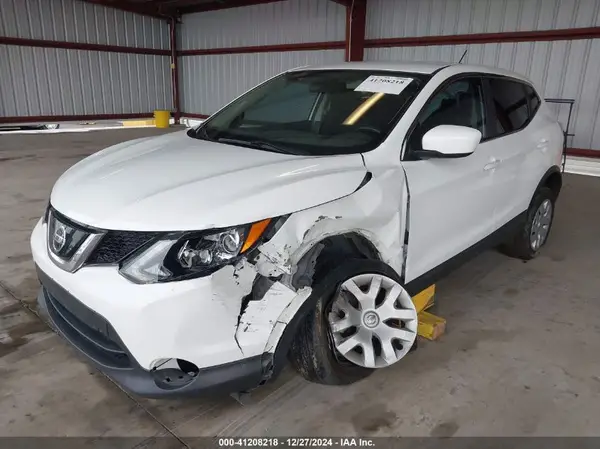 JN1BJ1CR1JW257921 2018 NISSAN ROGUE - Image 2