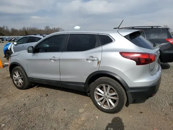 JN1BJ1CR1JW268935 2018 NISSAN ROGUE - Image 2