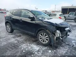 JN1BJ1CR1JW280972 2018 NISSAN ROGUE