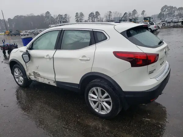 JN1BJ1CR1JW281815 2018 NISSAN ROGUE - Image 2