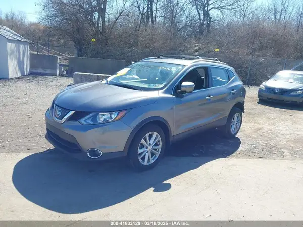 JN1BJ1CR1JW283967 2018 NISSAN ROGUE - Image 2