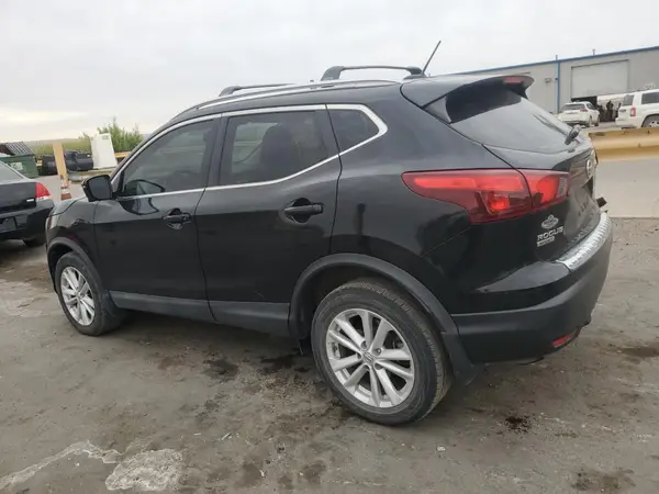 JN1BJ1CR1JW284150 2018 NISSAN ROGUE - Image 2