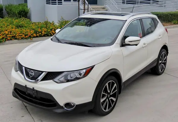 JN1BJ1CR2HW100263 2017 NISSAN ROGUE - Image 2
