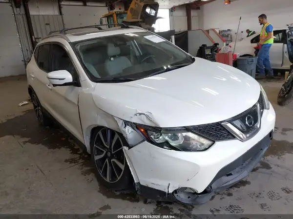 JN1BJ1CR2HW102871 2017 NISSAN ROGUE - Image 1