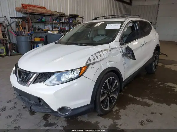 JN1BJ1CR2HW102871 2017 NISSAN ROGUE - Image 2
