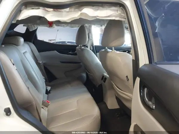 JN1BJ1CR2HW102871 2017 NISSAN ROGUE - Image 8