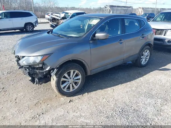 JN1BJ1CR2HW111375 2017 NISSAN ROGUE - Image 2