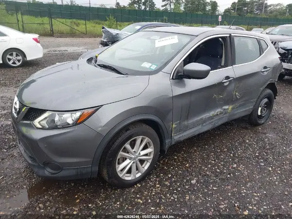 JN1BJ1CR2HW111425 2017 NISSAN ROGUE - Image 2