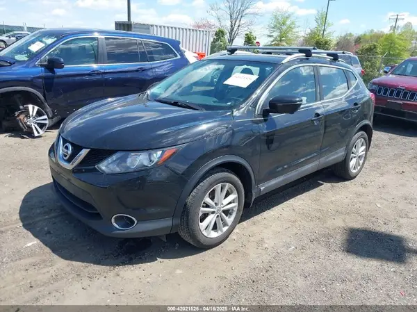 JN1BJ1CR2HW111621 2017 NISSAN ROGUE - Image 2