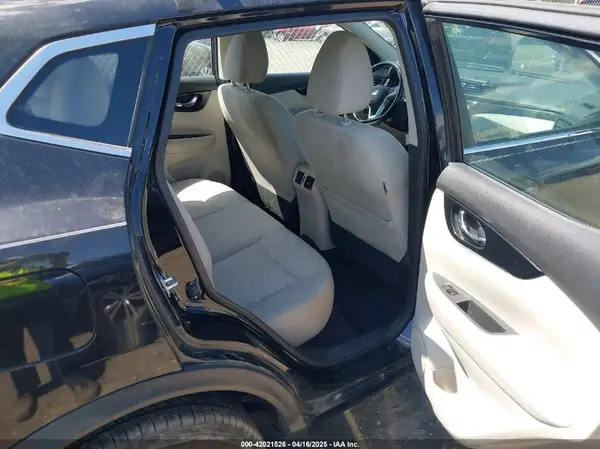 JN1BJ1CR2HW111621 2017 NISSAN ROGUE - Image 8