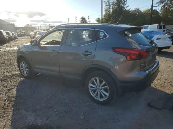JN1BJ1CR2HW111991 2017 NISSAN ROGUE - Image 2