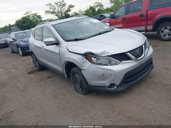 JN1BJ1CR2HW112624 2017 NISSAN ROGUE - Image 1