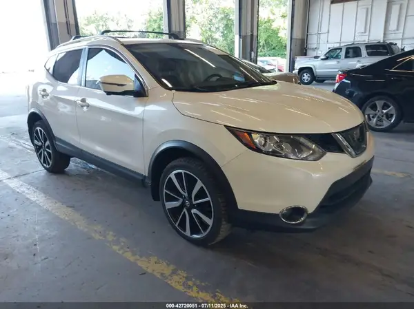 JN1BJ1CR2HW113871 2017 NISSAN ROGUE - Image 1
