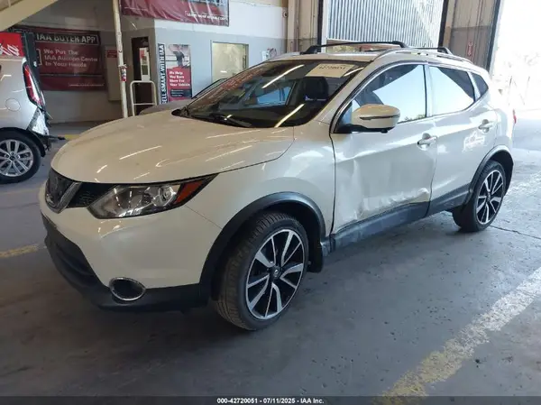 JN1BJ1CR2HW113871 2017 NISSAN ROGUE - Image 2