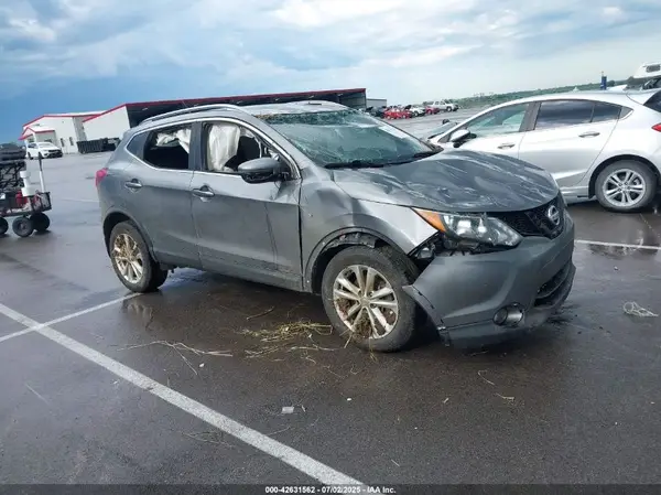 JN1BJ1CR2HW114146 2017 NISSAN ROGUE - Image 1