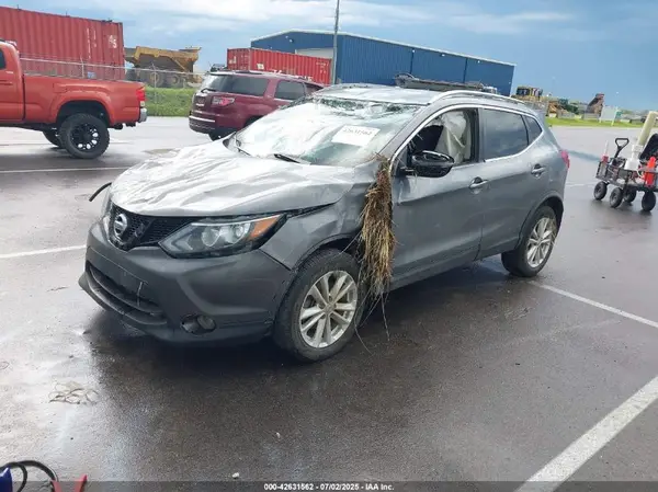 JN1BJ1CR2HW114146 2017 NISSAN ROGUE - Image 2