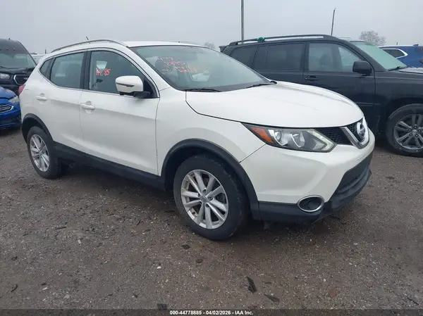 JN1BJ1CR2HW119587 2017 NISSAN ROGUE - Image 1