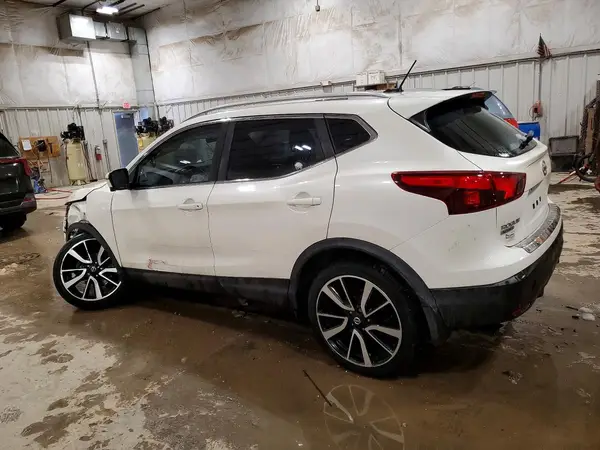 JN1BJ1CR2HW121081 2017 NISSAN ROGUE - Image 2