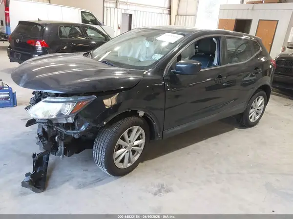 JN1BJ1CR2HW122277 2017 NISSAN ROGUE - Image 2