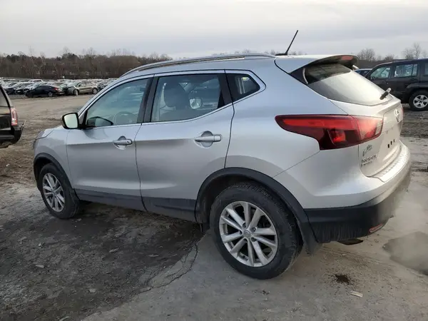 JN1BJ1CR2HW124000 2017 NISSAN ROGUE - Image 2