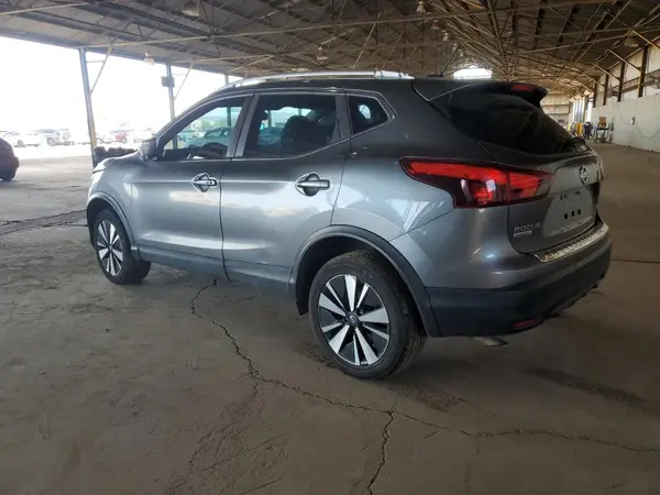 JN1BJ1CR2HW131027 2017 NISSAN ROGUE - Image 2