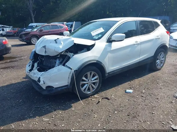 JN1BJ1CR2HW131478 2017 NISSAN ROGUE - Image 2