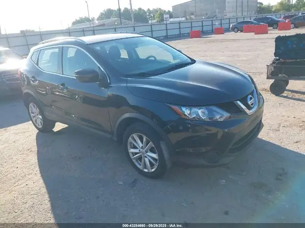 JN1BJ1CR2HW132517 2017 NISSAN ROGUE - Image 1