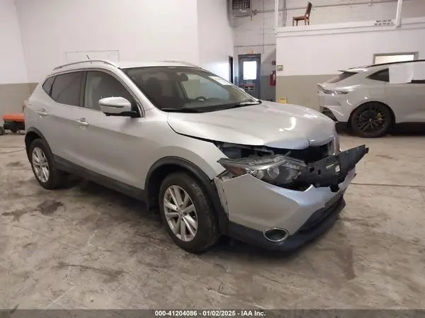 JN1BJ1CR2HW133182 2017 NISSAN ROGUE - Image 1