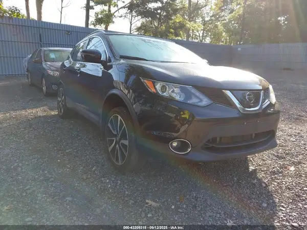 JN1BJ1CR2HW133523 2017 NISSAN ROGUE - Image 1