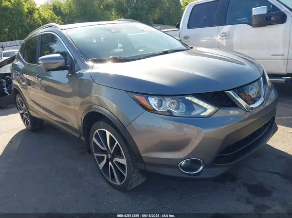 JN1BJ1CR2HW134638 2017 NISSAN ROGUE - Image 1