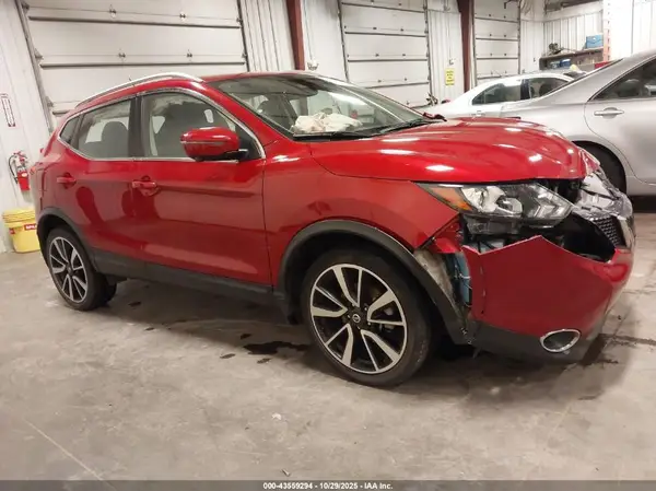 JN1BJ1CR2HW136745 2017 NISSAN ROGUE - Image 1