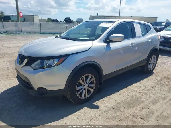 JN1BJ1CR2HW139497 2017 NISSAN ROGUE - Image 2