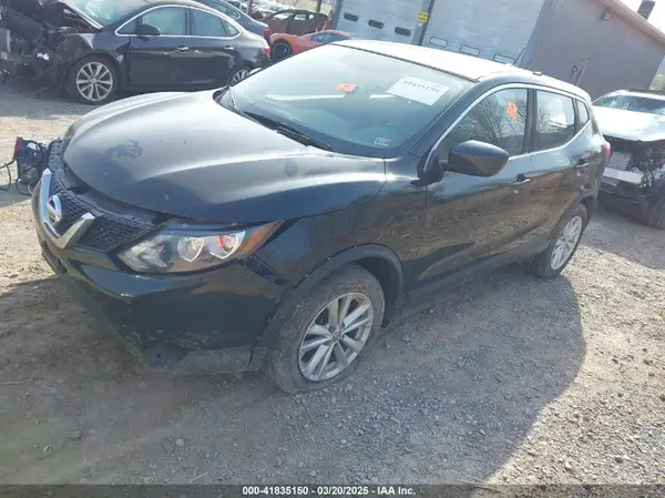 JN1BJ1CR2HW139984 2017 NISSAN ROGUE - Image 2