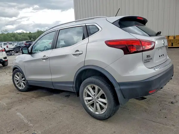 JN1BJ1CR2HW143159 2017 NISSAN ROGUE - Image 2