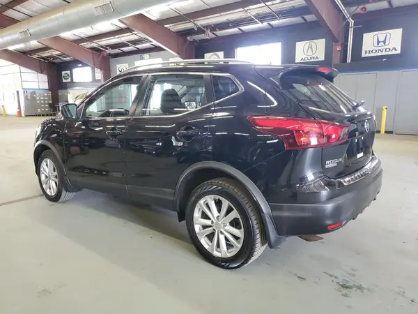JN1BJ1CR2HW143808 2017 NISSAN ROGUE - Image 2