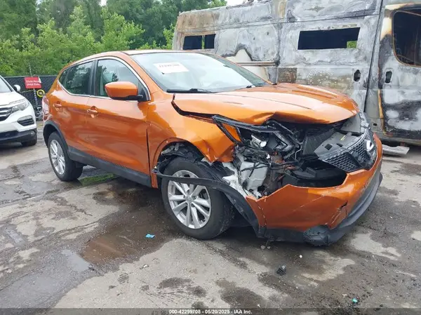 JN1BJ1CR2HW144456 2017 NISSAN ROGUE - Image 1