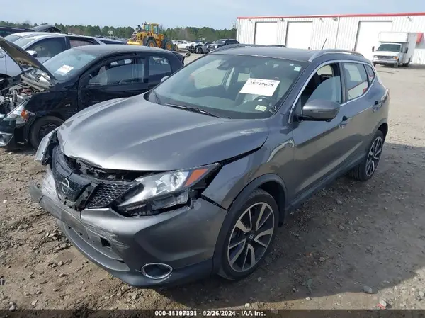 JN1BJ1CR2JW202197 2018 NISSAN ROGUE - Image 2
