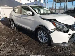 JN1BJ1CR2JW202796 2018 NISSAN ROGUE