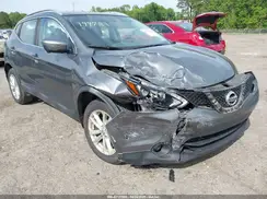 JN1BJ1CR2JW203947 2018 NISSAN ROGUE