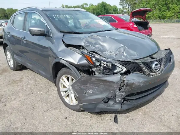 JN1BJ1CR2JW203947 2018 NISSAN ROGUE - Image 1