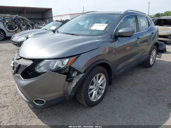 JN1BJ1CR2JW203947 2018 NISSAN ROGUE - Image 2